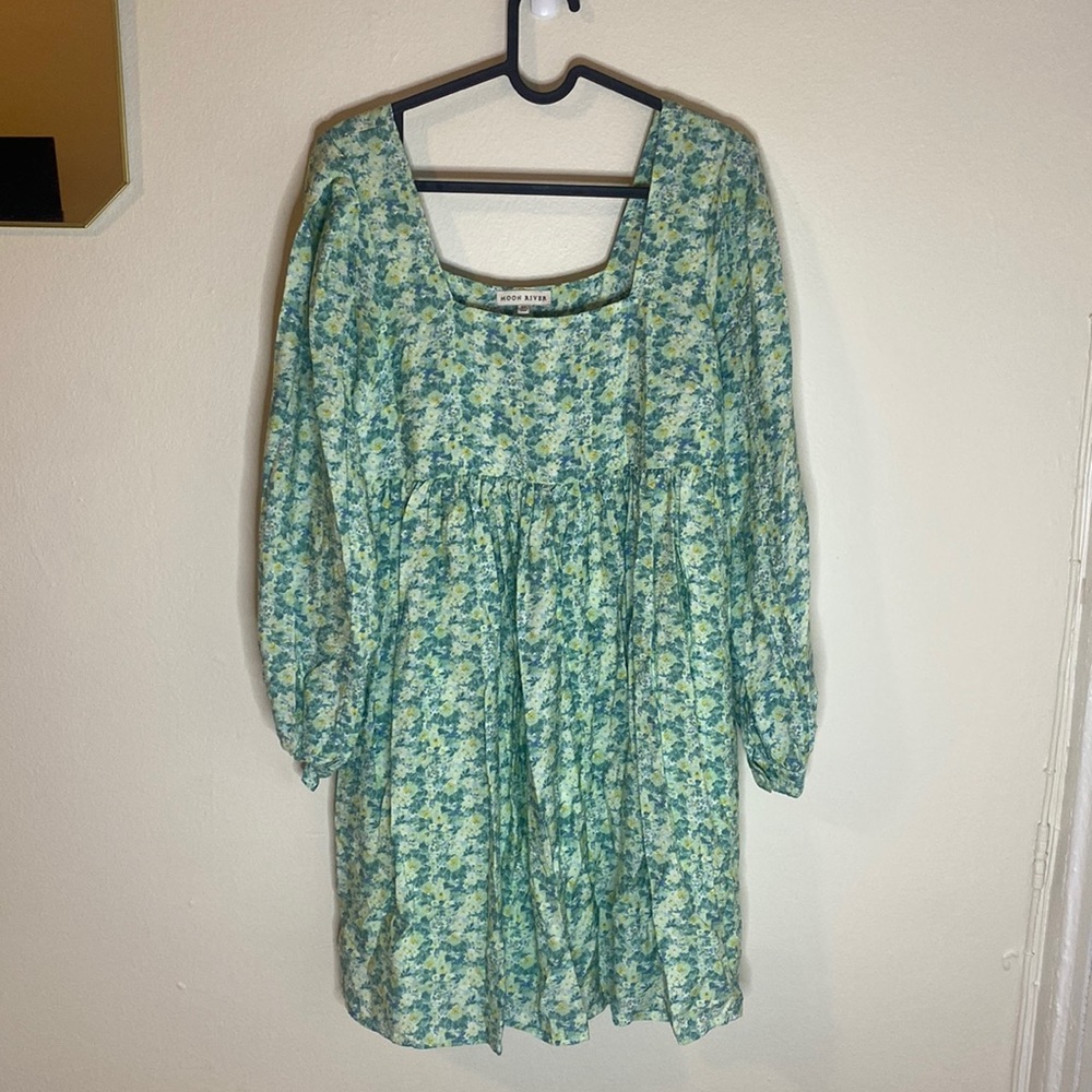 Cute floral long sleeve dress. Never worn!